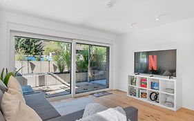 Design Suite mit Terrasse und Parkplatz in Böblingen